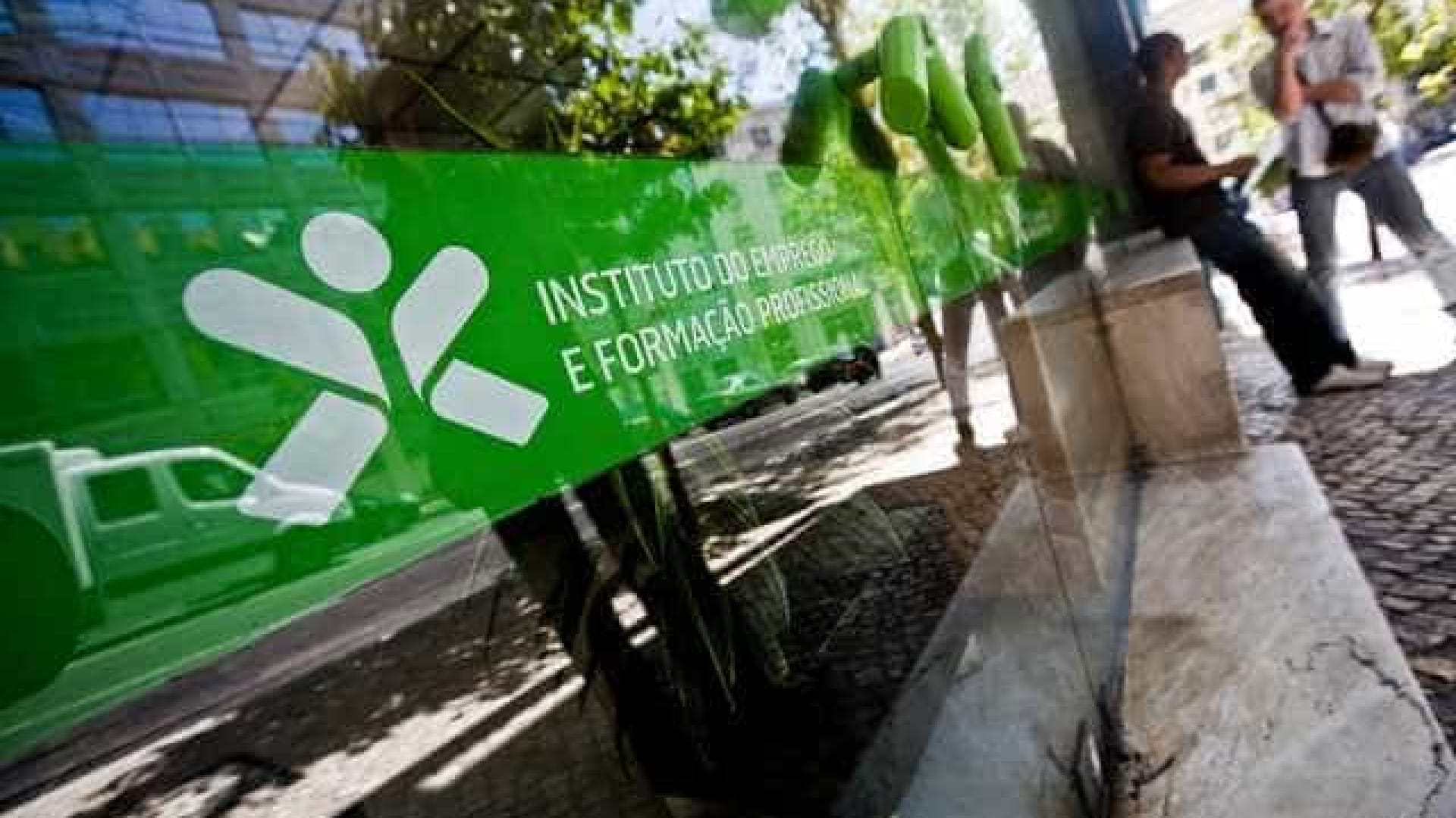 Le taux de chômage baisse à 5,9 % au deuxième trimestre.