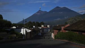 Le volcan du Fogo aux Açores émet plus de 200 tonnes de CO2 par jour.