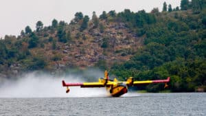 Les Canadair entrent en action dans les incendies du Sabugal (qui menacent les villages)