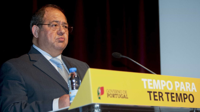 Empresas podem celebrar contratos com imigrantes sem NISS