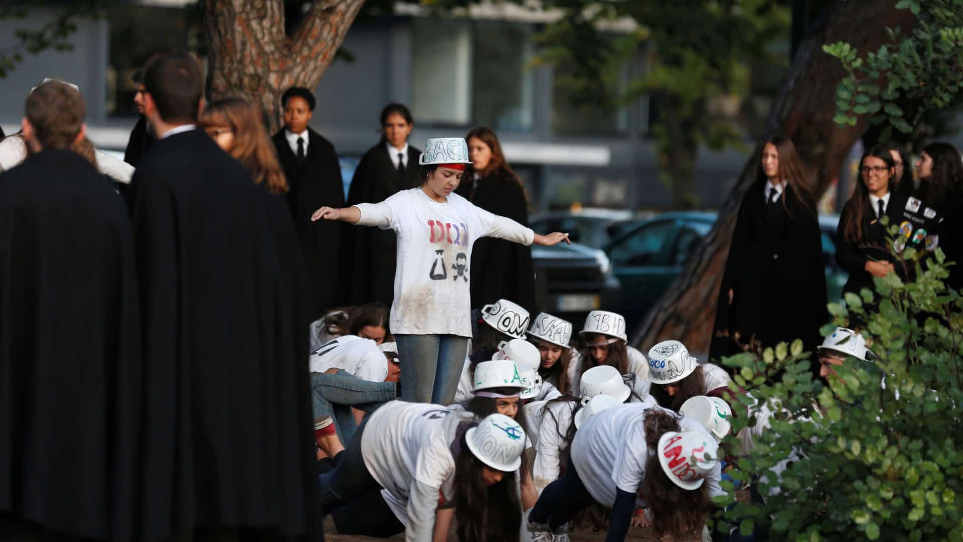 Les étudiants soulignent les coûts de l'enseignement supérieur pour expliquer qu'il y a moins de candidats.