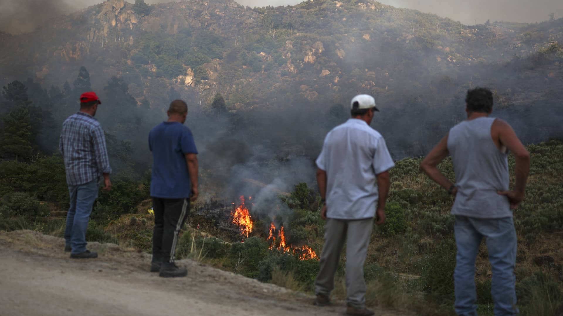 Les incendies détruisent de l'agriculture à la santé. La facture atteint déjà "700 millions".
