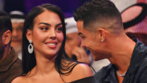 "Les jaloux vont dire..." Les personnes âgées simulent les fiançailles entre Ronaldo et Georgina.