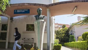 Les médecins de Bissaya Barreto remettent des dispenses de responsabilité.