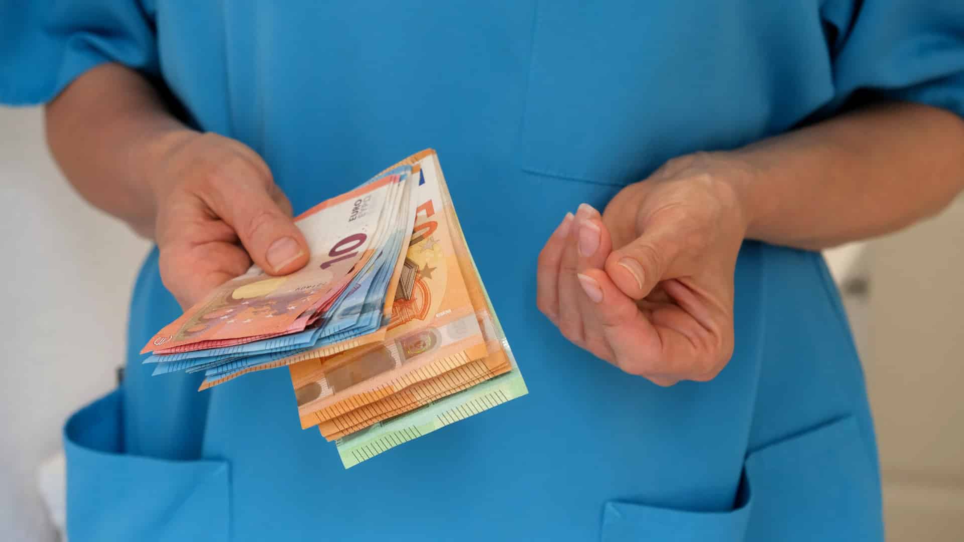 Les salaires des travailleurs de l'État ''augmentent'' de 6,4 % : Combien gagne-t-on ?