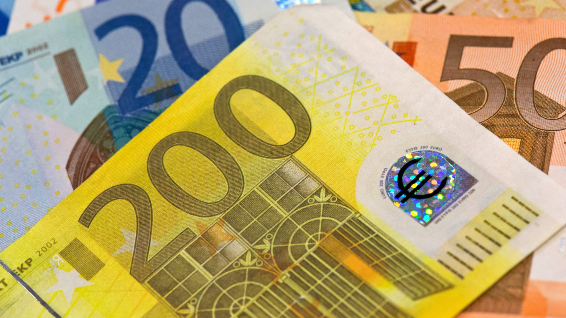 L'euro baisse face au dollar pour la cinquième séance consécutive.