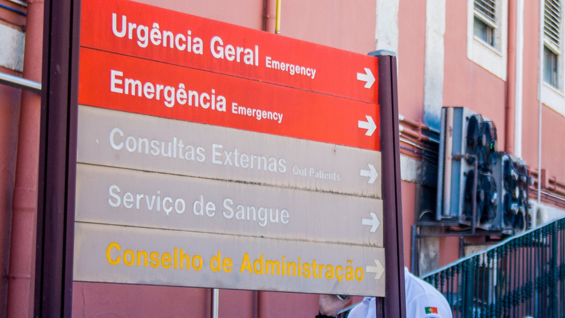 L'hôpital d'Évora prolonge les limitations en médecine interne aux urgences.