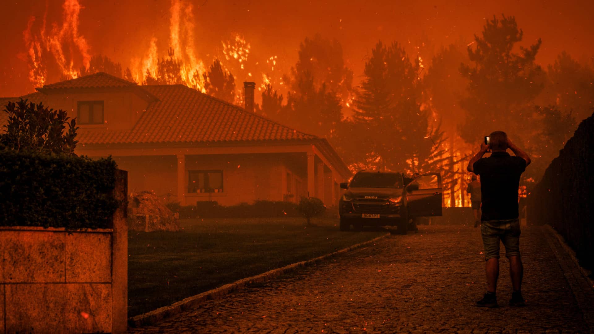Malgré les 4 jours d'efforts, il n'a pas été possible de contenir les incendies.