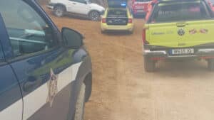 Meurt en arrêt cardiorespiratoire près de la plage de Nazaré.