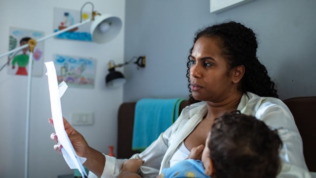 Abusos na amamentação? Governo não sabe quantas mães têm horário reduzido