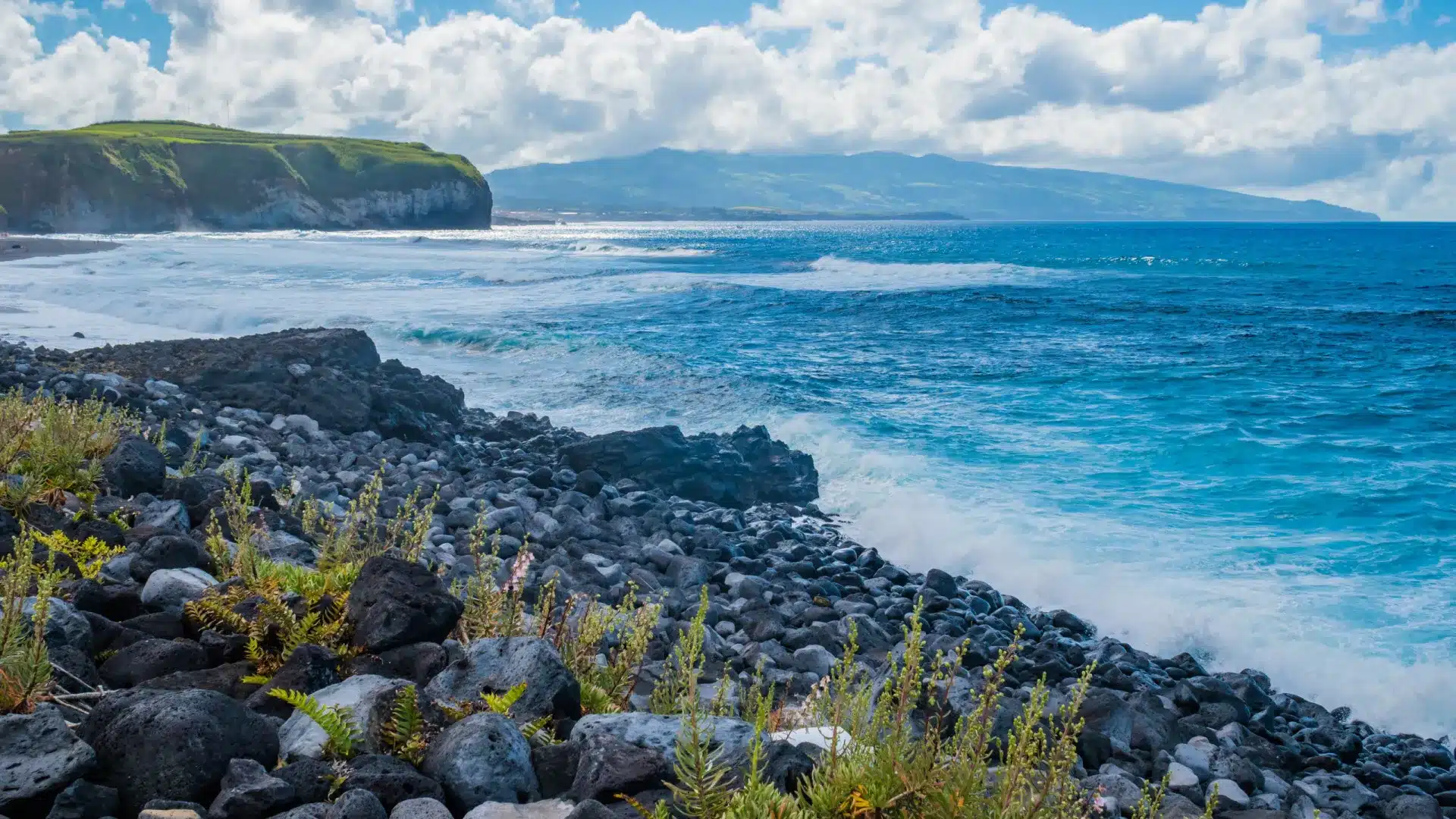 Naufrage au large des Açores. 11 pêcheurs secourus d'un bateau espagnol.