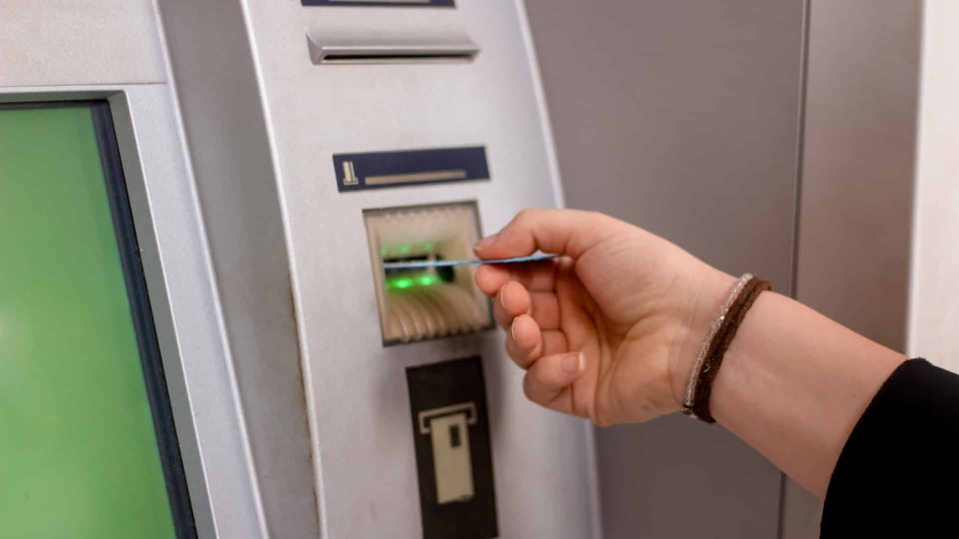 Payer par carte pendant les vacances : Suivez ces 10 conseils pour ne pas vous faire arnaquer.