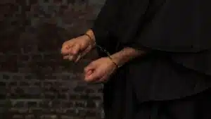 Personne âgée arrêtée à Bragança après avoir tenté de tuer une voisine pour des "motifs futiles".