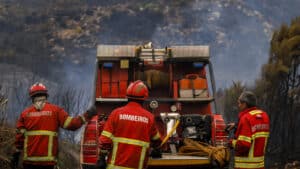 Plus de 3 300 hommes combattaient sept principaux incendies ruraux à 5h30.
