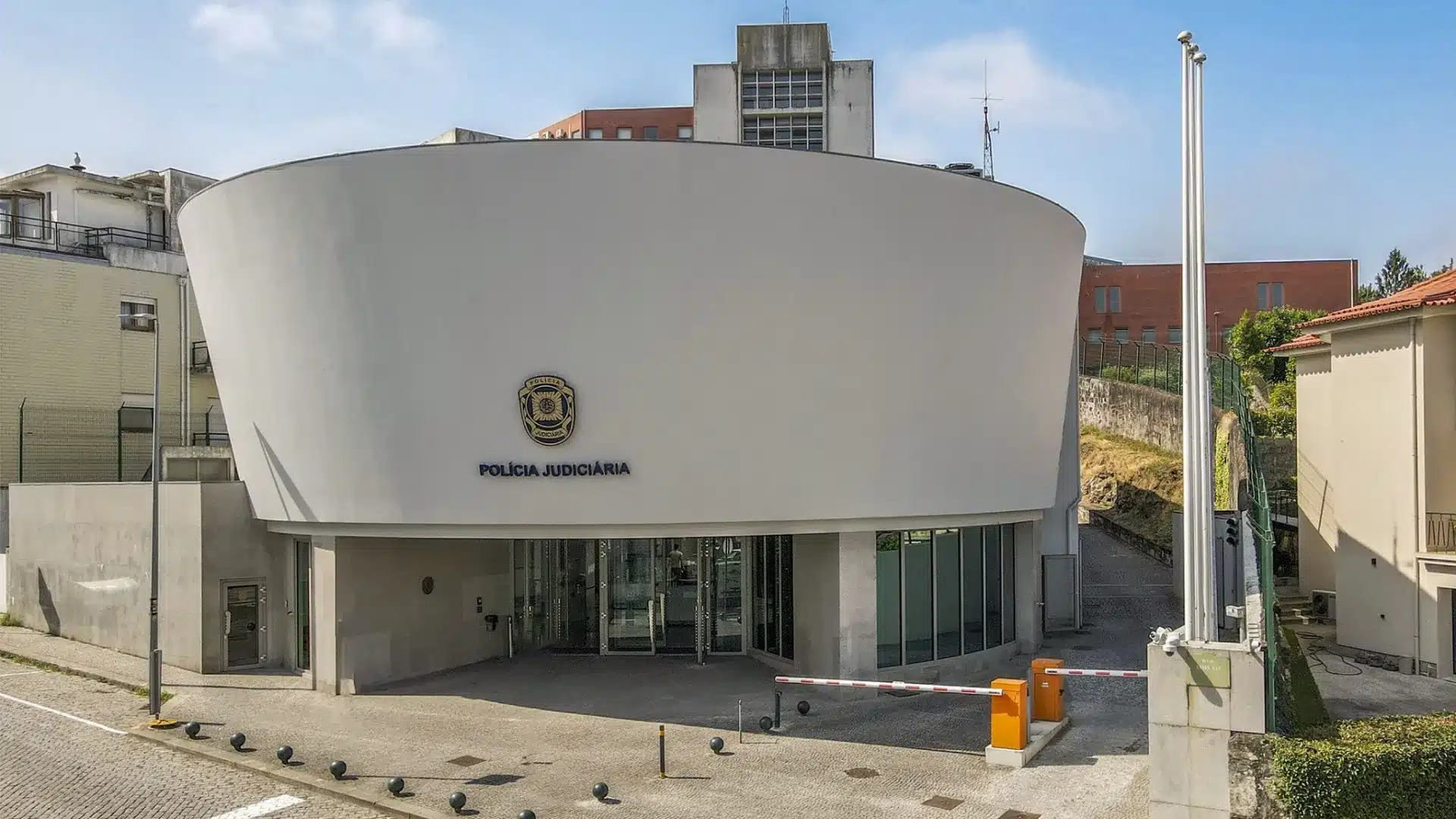 Poignarde un ami le jour de la Saint-Jean lors d'une "rencontre" à la maison