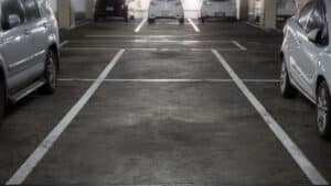 Pouvez-vous vendre votre place ? Et installer des armoires ? Règles à respecter dans les garages.