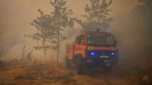 Près de 400 pompiers combattent deux incendies dans les villages de Vila Real.