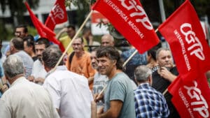 Réviser la loi du travail ? La CGTP défie les "présidenciables" de prendre position.