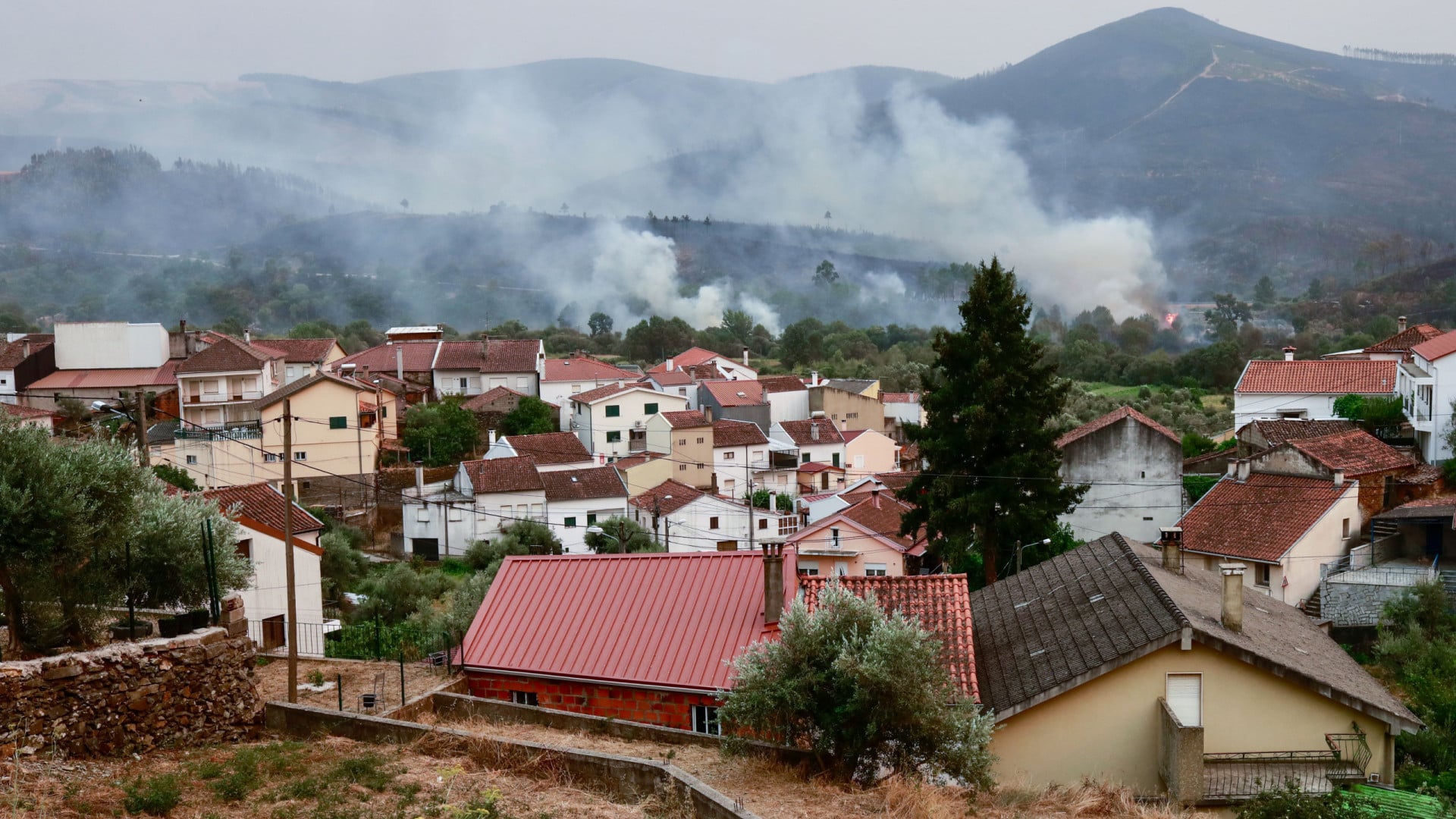 Situation plus calme. Incendie à Covilhã avec des fronts actifs contrôlés.