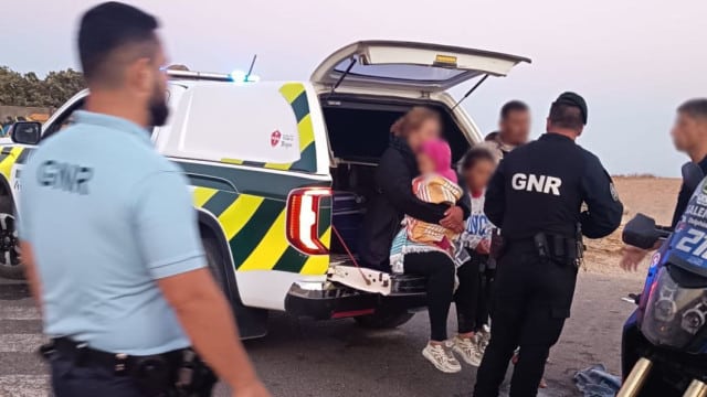 Six migrants arrivés en Algarve transportés vers des centres temporaires