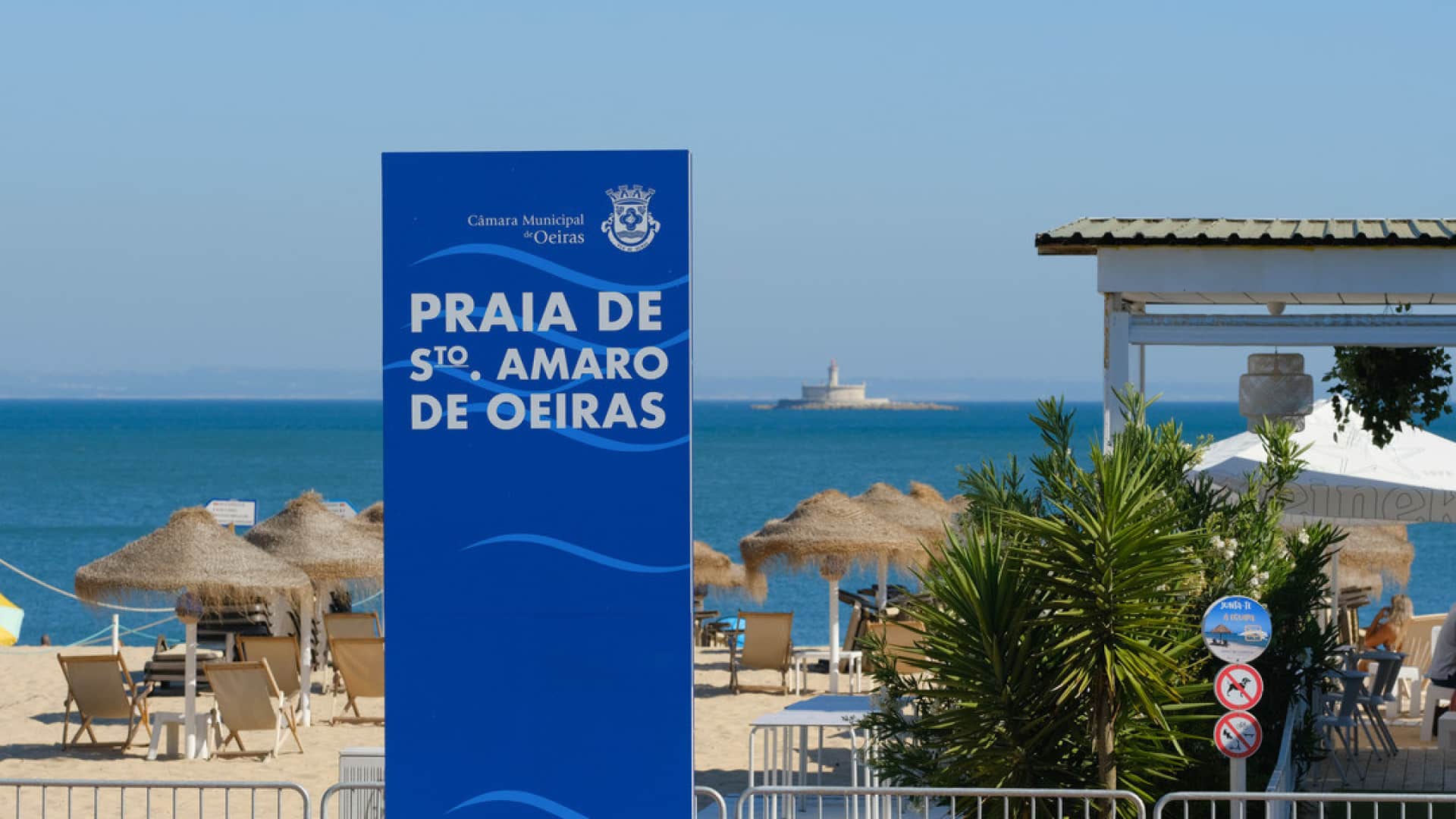 Surpris en train de voler un téléphone portable à la plage d'Oeiras. Les baigneurs ont appelé la PSP.