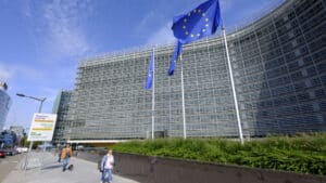 Tarifs : l'UE suspend l'adoption de mesures de représailles contre les États-Unis