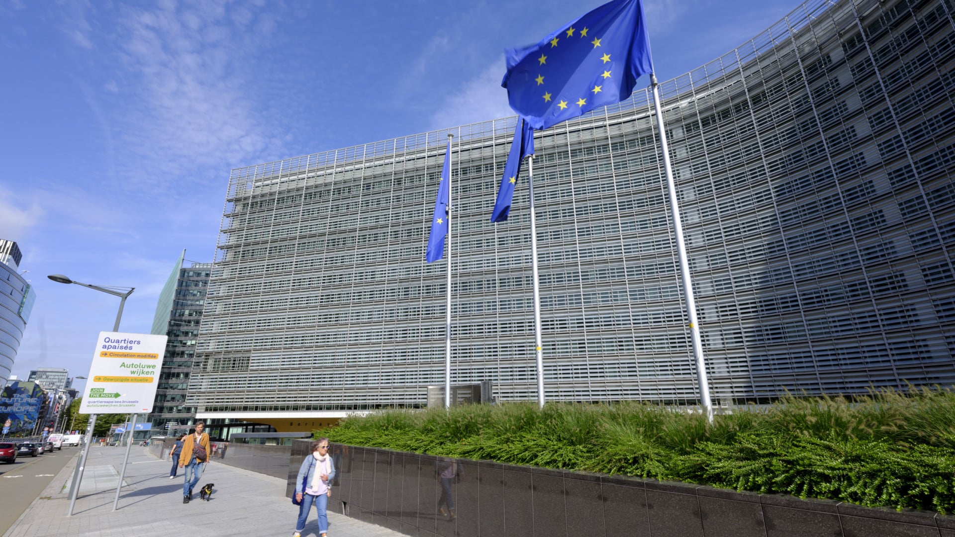 Tarifs : l'UE suspend l'adoption de mesures de représailles contre les États-Unis