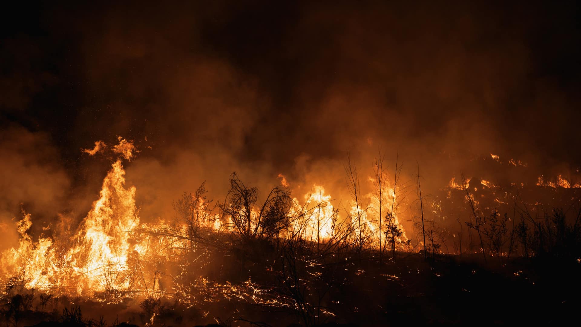 Tarouca avec incendie maîtrisé malgré le maintien d'un petit front