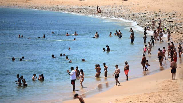 Portugueses encheram as praias este domingo. Sabe onde fez mais calor?