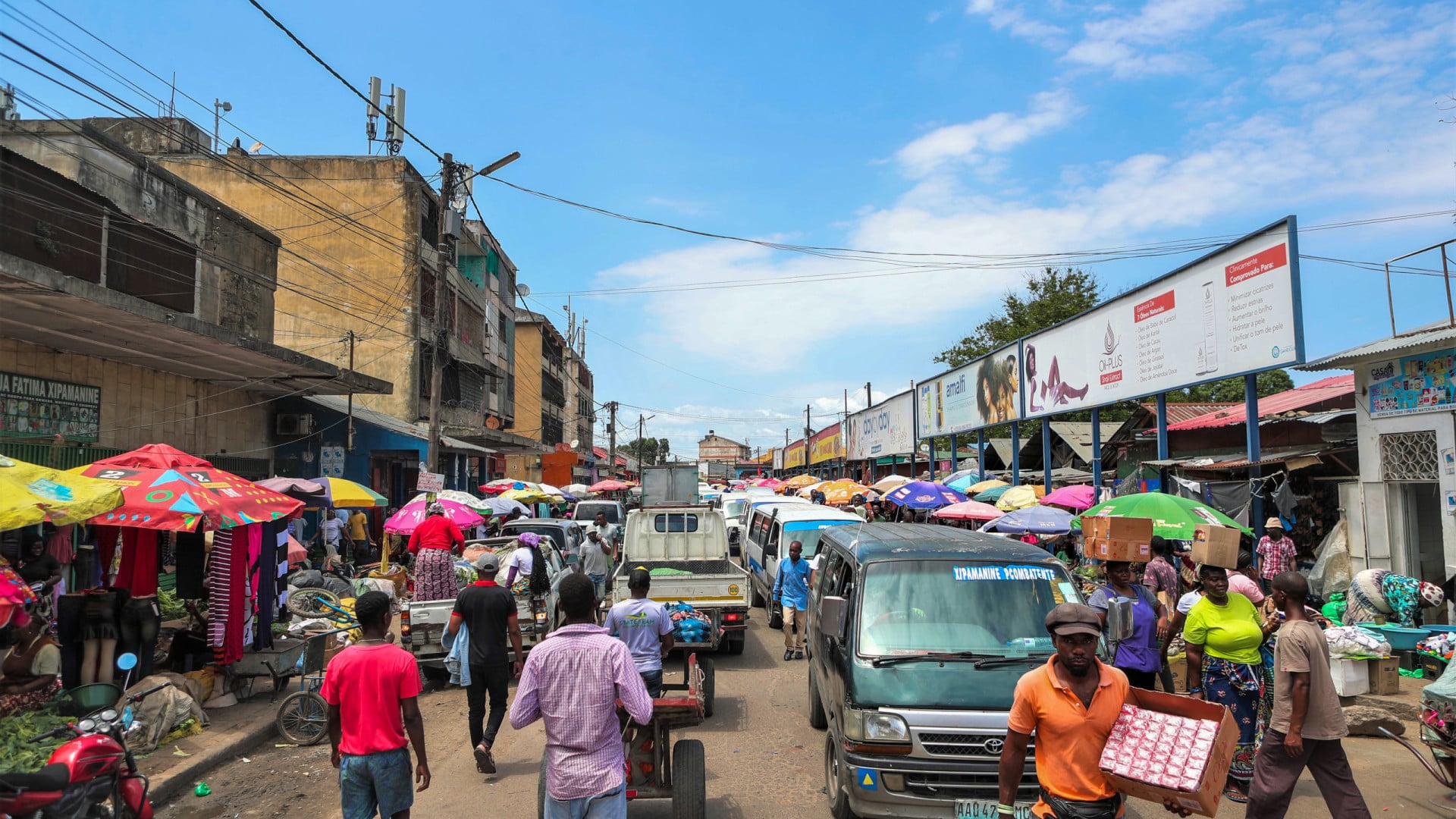 Tous les adultes au Mozambique avec un compte de monnaie électronique