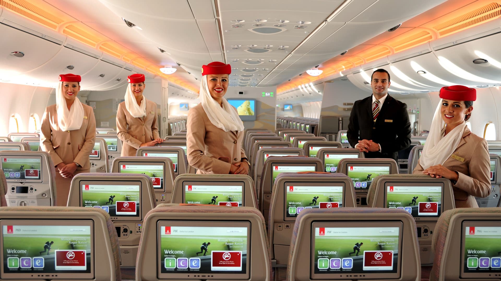 Travailler dans les nuages est-il un rêve ? Emirates recommence à recruter au Portugal.