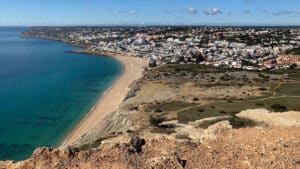 Un homme de 70 ans est blessé après être tombé sur une pente en Algarve.