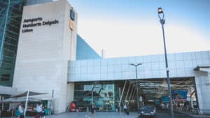 Un incendie se déclare à l'aéroport de Lisbonne. Il y a eu une "évacuation partielle".