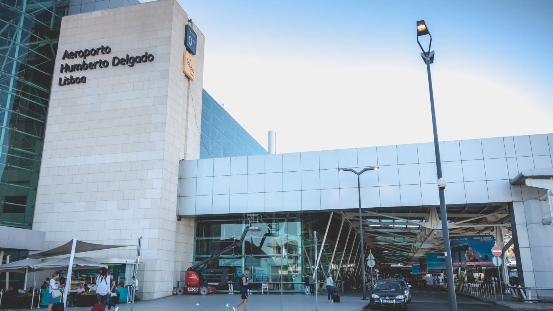 Un incendie se déclare à l'aéroport de Lisbonne. Il y a eu une "évacuation partielle".