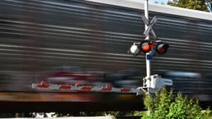 Un mort dans une collision entre un train et un véhicule sur la Ligne de l'Ouest à Leiria.