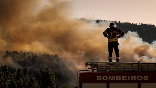 Un pompier grièvement blessé à Covilhã a été transféré au bloc opératoire.