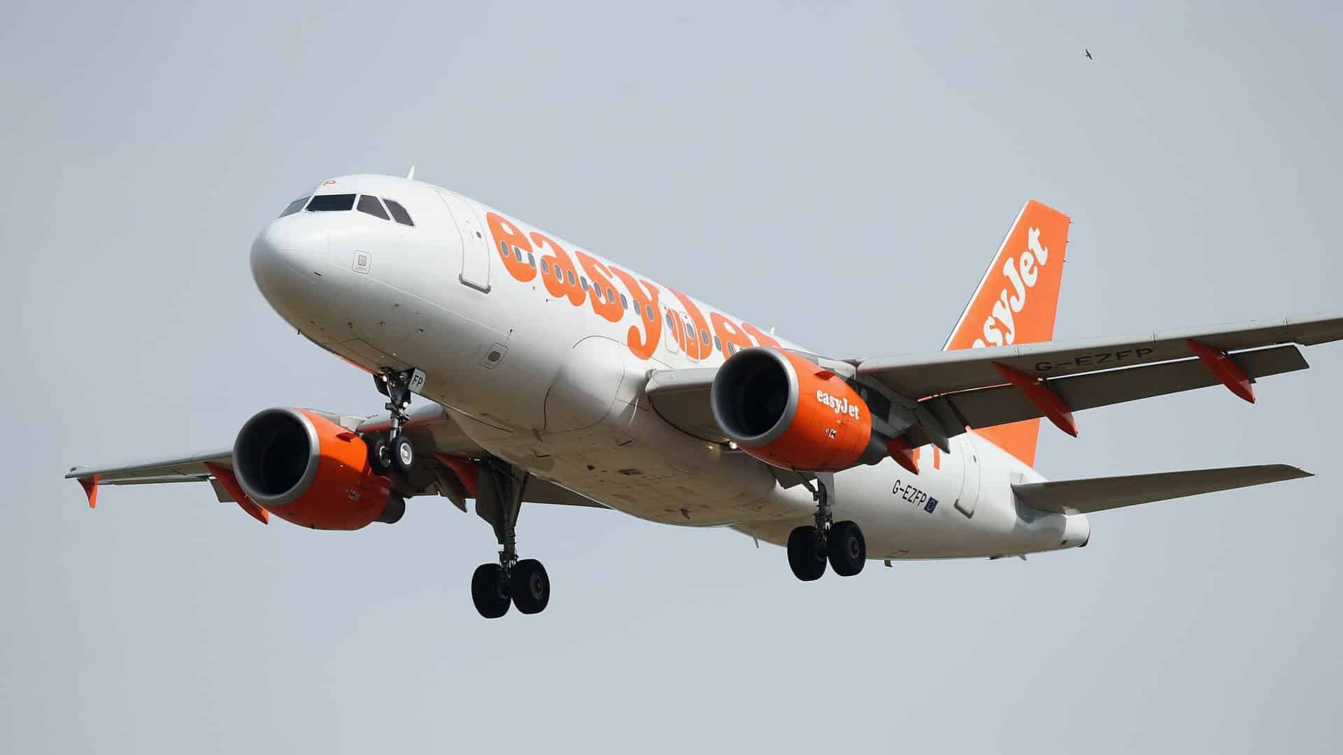 Un Portugais en état de délire tente d'envahir le cockpit d'un vol easyJet.