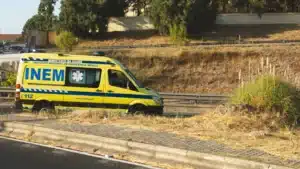 Un travailleur meurt en nettoyant avec une machine les bas-côtés de la EN247 à Lourinhã.