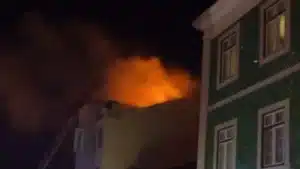 Vidéo. Rue du Siècle à Lisbonne coupée en raison d'un incendie dans un bâtiment vacant