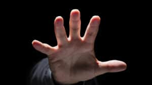 Violence : Il y a plus de plaintes d'hommes, mais certaines n'apparaissent qu'"à la limite".