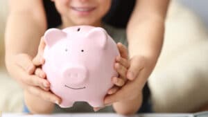 Vous souhaitez économiser pour vos enfants ? Découvrez ici quelques solutions rentables.