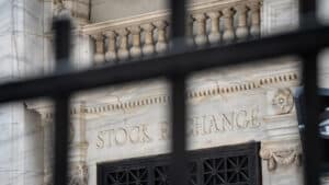 Wall Street clôture en baisse