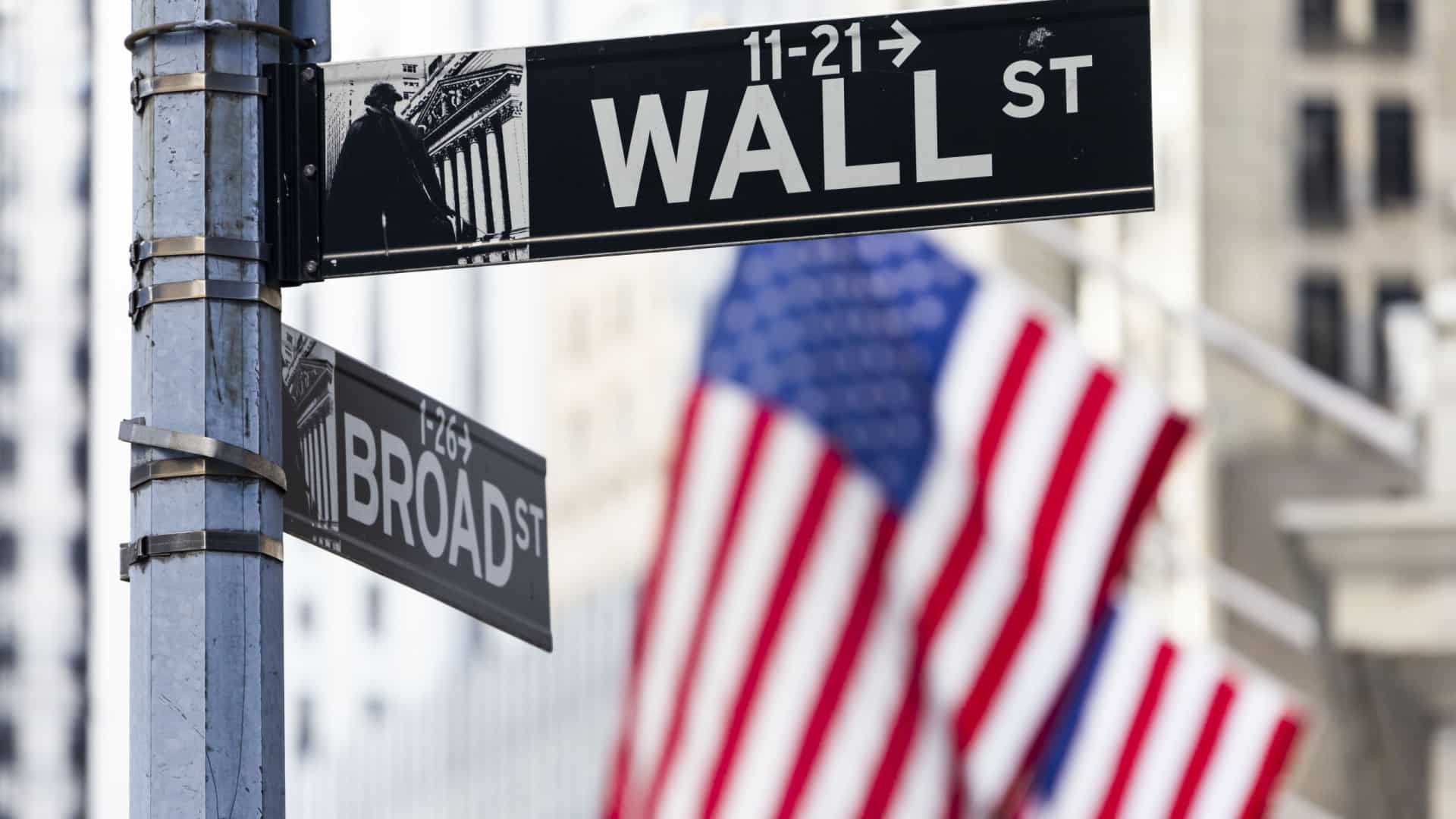 Wall Street clôture en hausse après le discours 'encourageant' du président de la Fed.