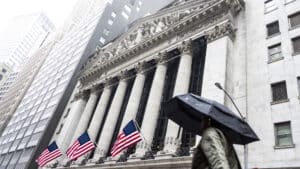 Wall Street clôture en hausse et récupère la majeure partie des pertes.