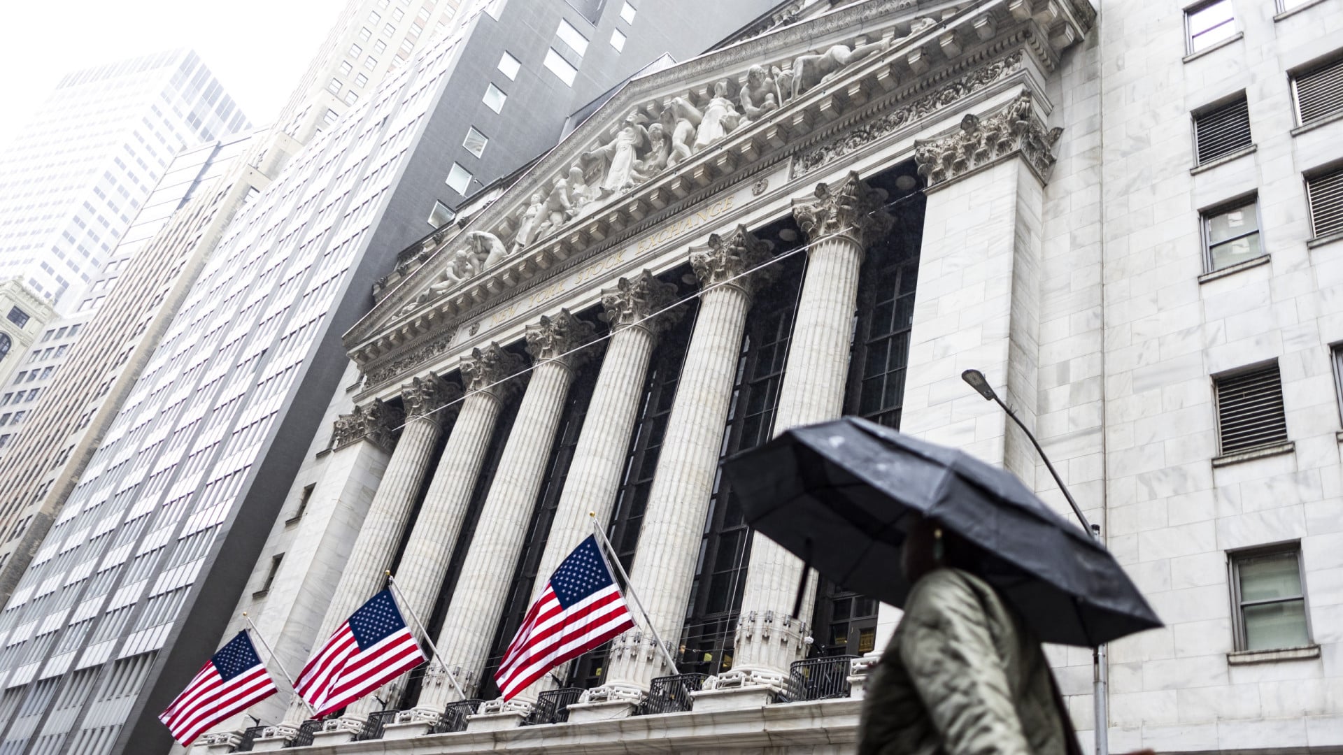 Wall Street clôture en hausse et récupère la majeure partie des pertes.