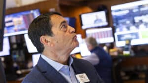 Wall Street clôture en hausse, stimulée par une possible réduction des taux d'intérêt.