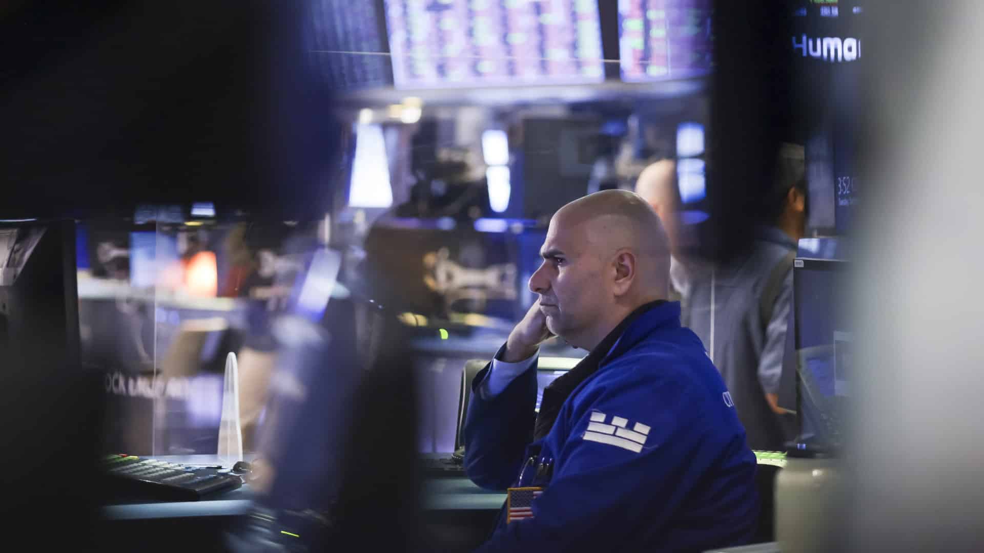 Wall Street clôture sans changements après une hausse inattendue des prix à la production.