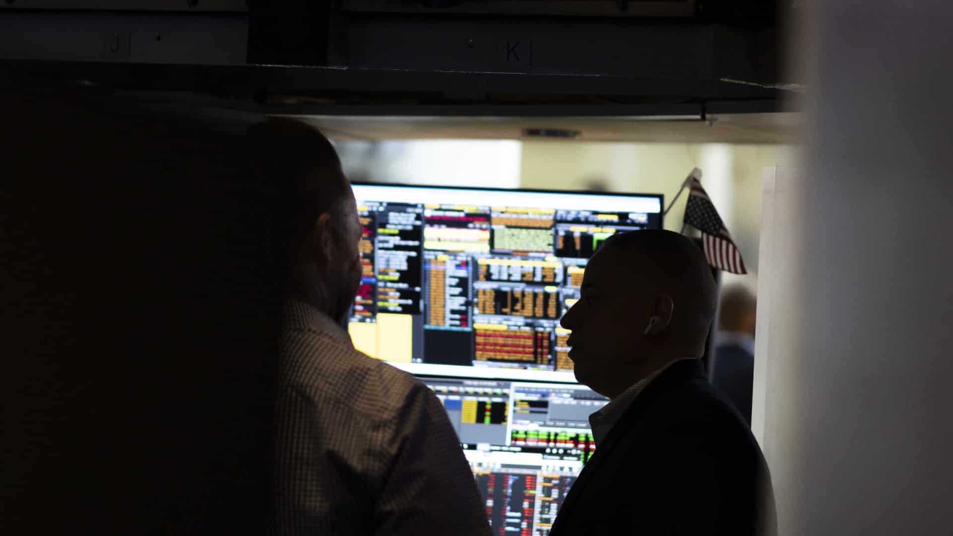 Wall Street commence la semaine en territoire négatif