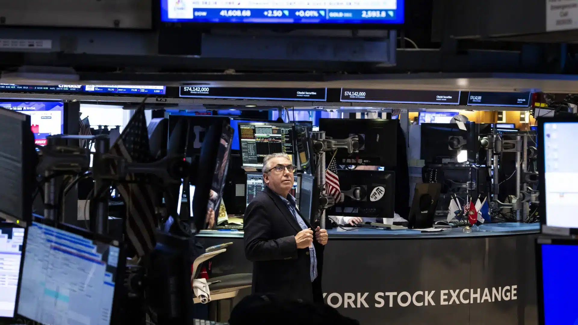 Wall Street mitigé après la pression de Trump sur la Fed