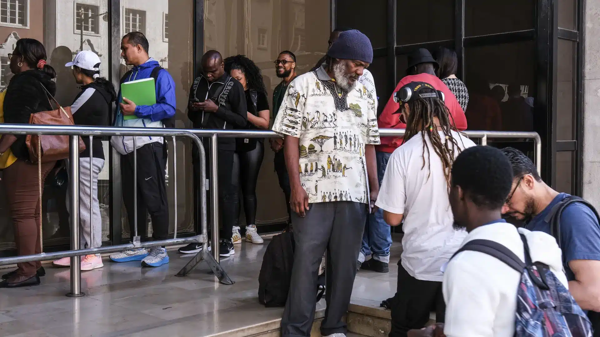 72 immigrants notifiés de quitter le pays. L'un d'eux est portugais.